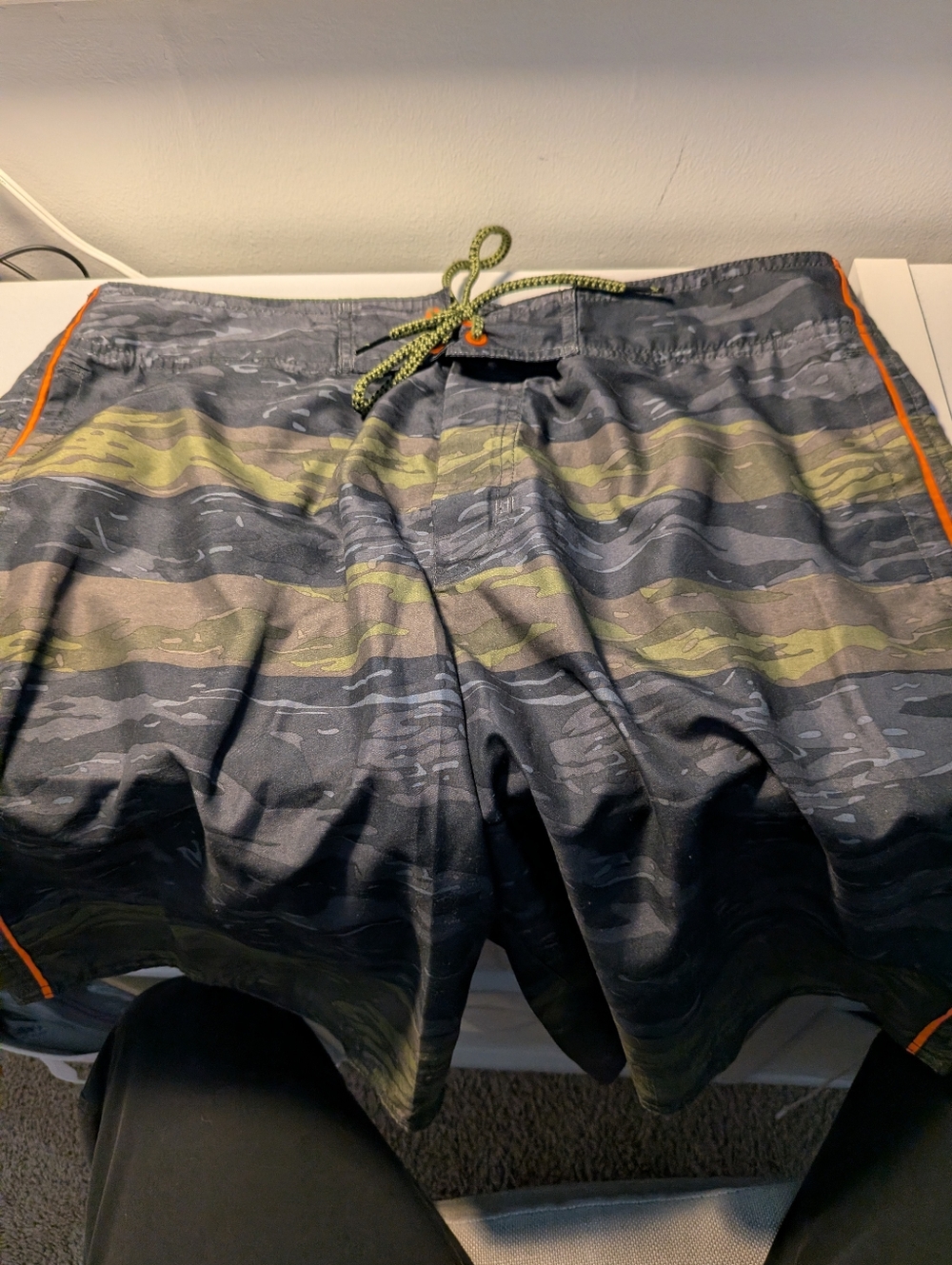 American Eagle Men’s Board Shorts Large Tiger Camo Green Gray Orange Piping - Picture 5 of 11